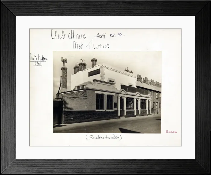 Framed Print : Photograph of Club House PH, West Thurrock, Essex Framed Print : Photograph of Club House PH, West Thurrock, Essex
