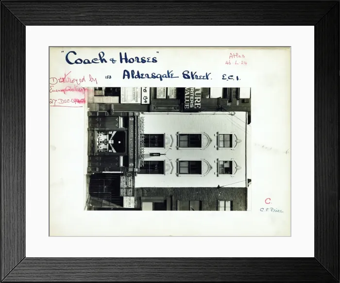 Framed Print : Photograph of Coach & Horses PH, Barbican, London Framed Print : Photograph of Coach & Horses PH, Barbican, London