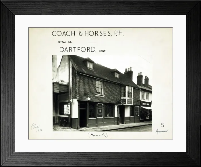 Framed Print : Photograph of Coach & Horses PH, Dartford, Kent Framed Print : Photograph of Coach & Horses PH, Dartford, Kent
