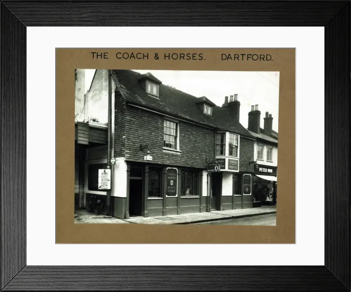 Framed Print : Photograph of Coach & Horses PH, Dartford, Kent Framed Print : Photograph of Coach & Horses PH, Dartford, Kent