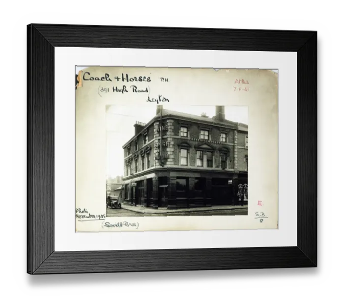 Framed Print : Photograph of Coach & Horses PH, Leyton, London Framed Print : Photograph of Coach & Horses PH, Leyton, London