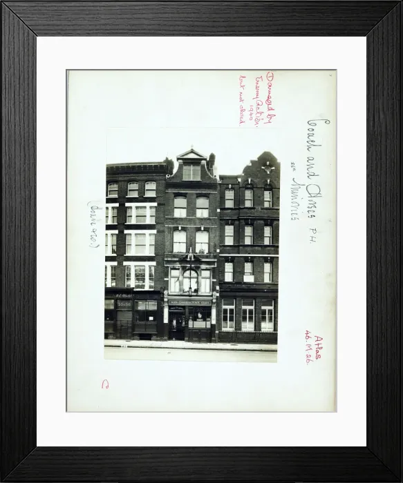 Framed Print : Photograph of Coach & Horses PH, Minories, London Framed Print : Photograph of Coach & Horses PH, Minories, London