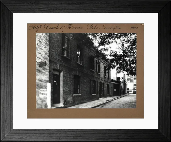 Framed Print : Photograph of Coach & Horses PH, Stoke Newington, London Framed Print : Photograph of Coach & Horses PH, Stoke Newington, London
