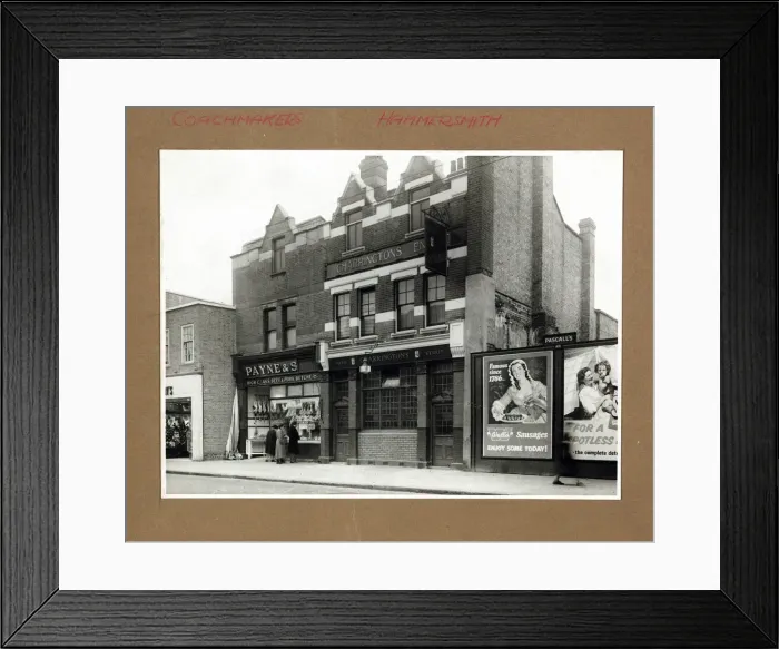 Framed Print : Photograph of Coachmakers PH, Hammersmith, London Framed Print : Photograph of Coachmakers PH, Hammersmith, London