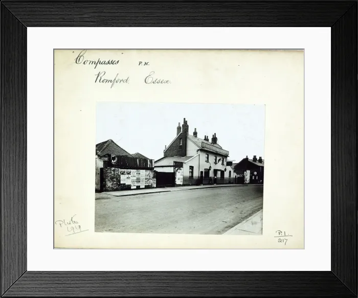 Framed Print : Photograph of Compasses PH, Romford, Essex Framed Print : Photograph of Compasses PH, Romford, Essex