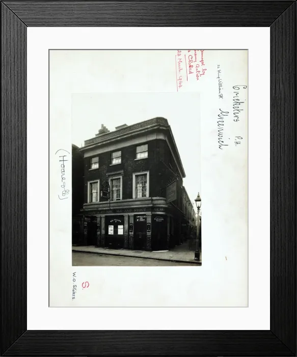 Framed Print : Photograph of Cricketers PH, Greenwich, London Framed Print : Photograph of Cricketers PH, Greenwich, London