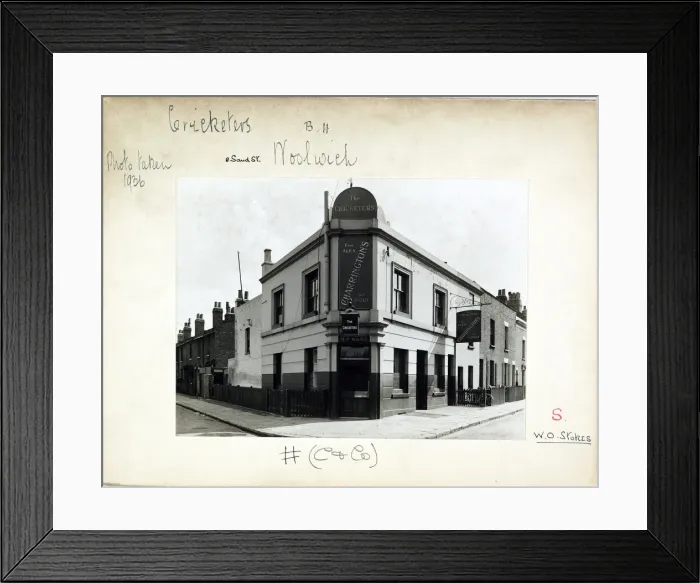 Framed Print : Photograph of Cricketers PH, Woolwich, London Framed Print : Photograph of Cricketers PH, Woolwich, London