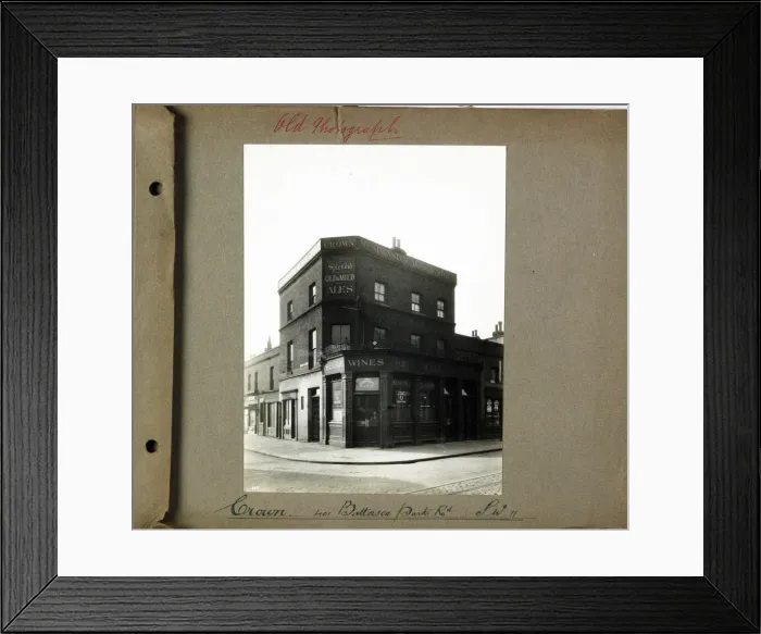 Framed Print : Photograph of Crown PH, Battersea, London Framed Print : Photograph of Crown PH, Battersea, London