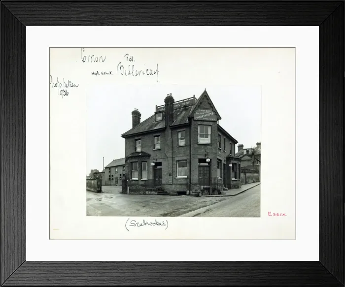 Framed Print : Photograph of Crown PH, Billericay, Essex Framed Print : Photograph of Crown PH, Billericay, Essex