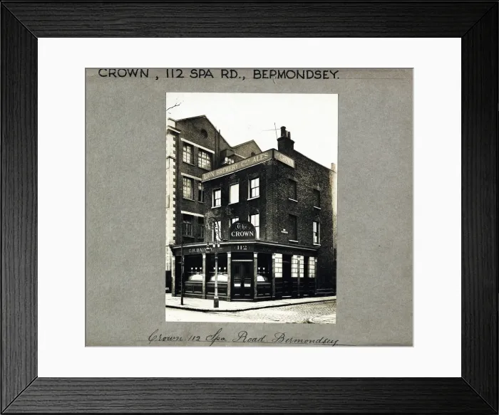 Framed Print : Photograph of Crown PH, Bermondsey, London Framed Print : Photograph of Crown PH, Bermondsey, London