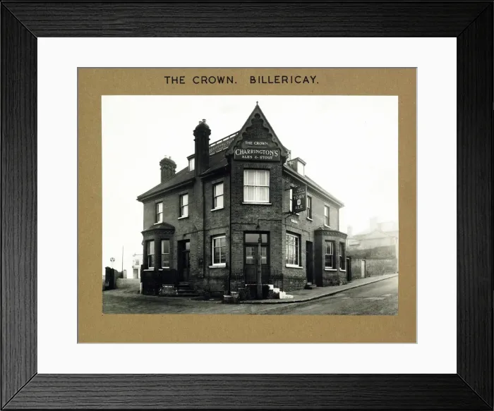 Framed Print : Photograph of Crown PH, Billericay, Essex Framed Print : Photograph of Crown PH, Billericay, Essex