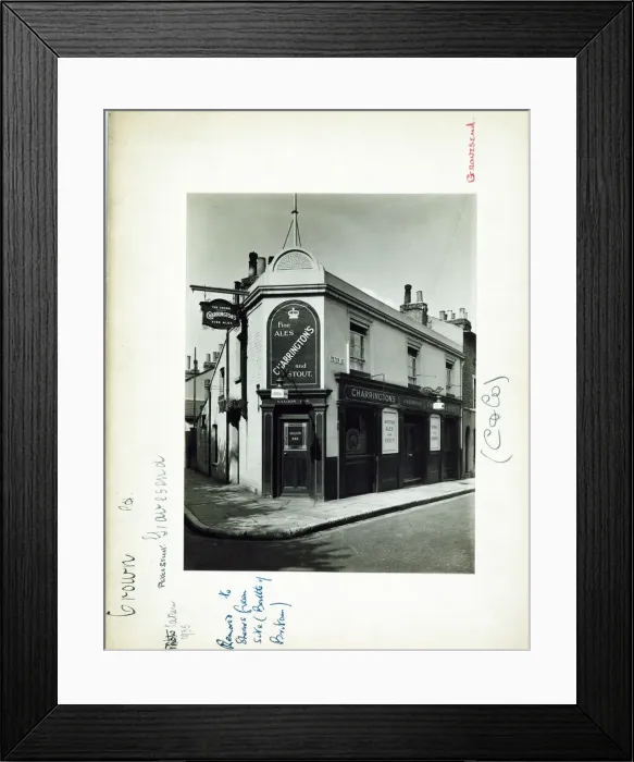 Framed Print : Photograph of Crown PH, Gravesend, Kent Framed Print : Photograph of Crown PH, Gravesend, Kent