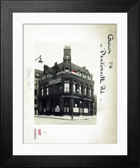 Framed Print : Photograph of Crown PH, Islington, London Framed Print : Photograph of Crown PH, Islington, London