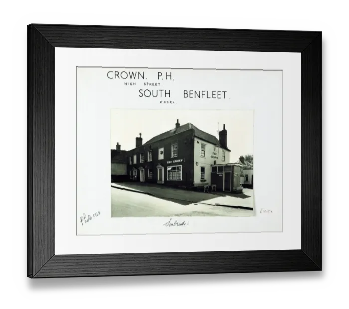 Framed Print : Photograph of Crown PH, South Benfleet, Essex Framed Print : Photograph of Crown PH, South Benfleet, Essex