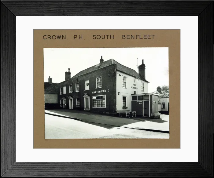 Framed Print : Photograph of Crown PH, South Benfleet, Essex Framed Print : Photograph of Crown PH, South Benfleet, Essex