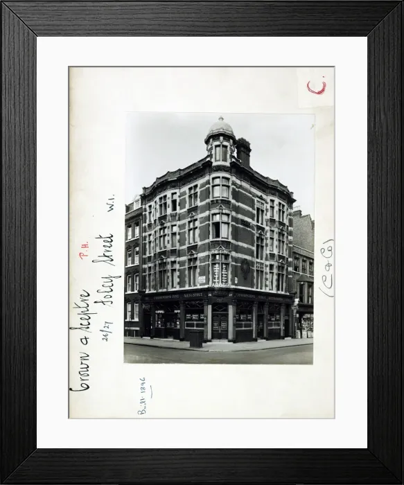 Framed Print : Photograph of Crown & Sceptre PH, Bloomsbury, London Framed Print : Photograph of Crown & Sceptre PH, Bloomsbury, London