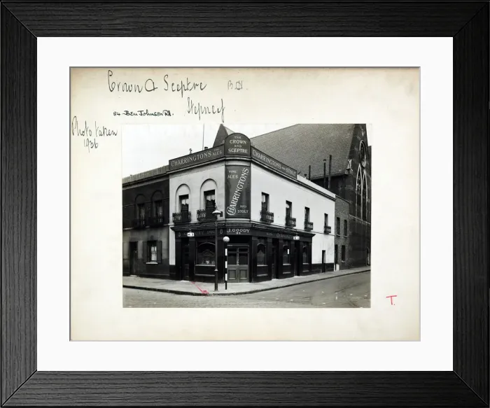 Framed Print : Photograph of Crown & Sceptre PH, Stepney, London Framed Print : Photograph of Crown & Sceptre PH, Stepney, London