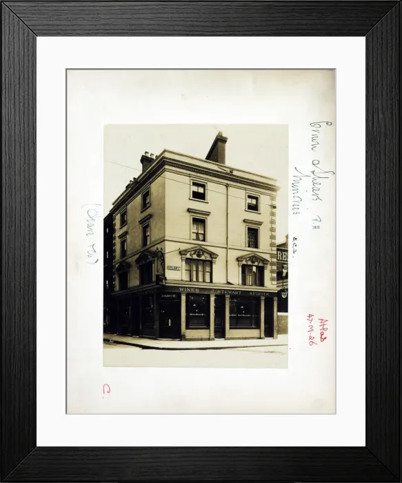Framed Print : Photograph of Crown & Shears PH, Minories, London Framed Print : Photograph of Crown & Shears PH, Minories, London