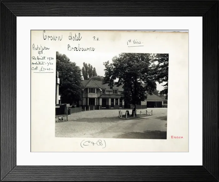 Framed Print : Photograph of Crown Hotel, Broxbourne, Hertfordshire Framed Print : Photograph of Crown Hotel, Broxbourne, Hertfordshire