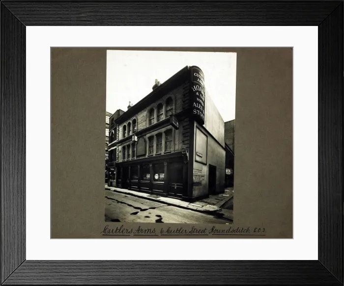 Framed Print : Photograph of Cutlers Arms, Houndsditch, London Framed Print : Photograph of Cutlers Arms, Houndsditch, London