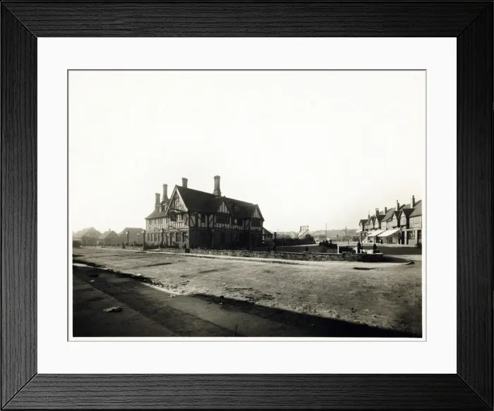 Framed Print : Photograph of Daylight Inn, Petts Wood, Greater London Framed Print : Photograph of Daylight Inn, Petts Wood, Greater London