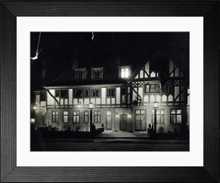 Framed Print : Photograph of Daylight Inn, Petts Wood, Greater London Framed Print : Photograph of Daylight Inn, Petts Wood, Greater London