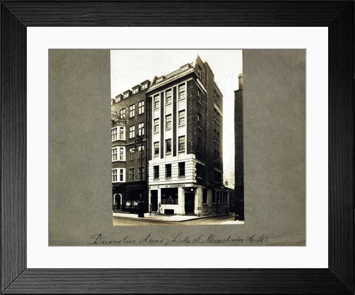 Framed Print : Photograph of Devonshire Arms, Marylebone, London Framed Print : Photograph of Devonshire Arms, Marylebone, London