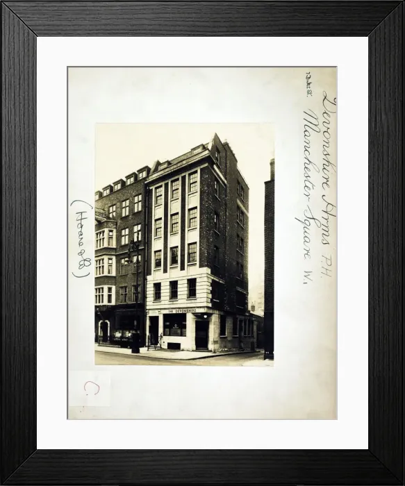 Framed Print : Photograph of Devonshire Arms, Marylebone, London Framed Print : Photograph of Devonshire Arms, Marylebone, London