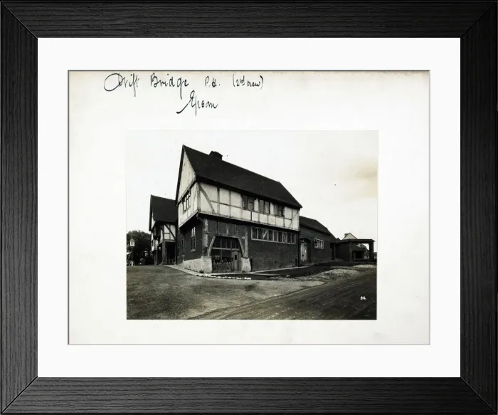 Framed Print : Photograph of Drift Bridge PH, Epsom, Surrey Framed Print : Photograph of Drift Bridge PH, Epsom, Surrey