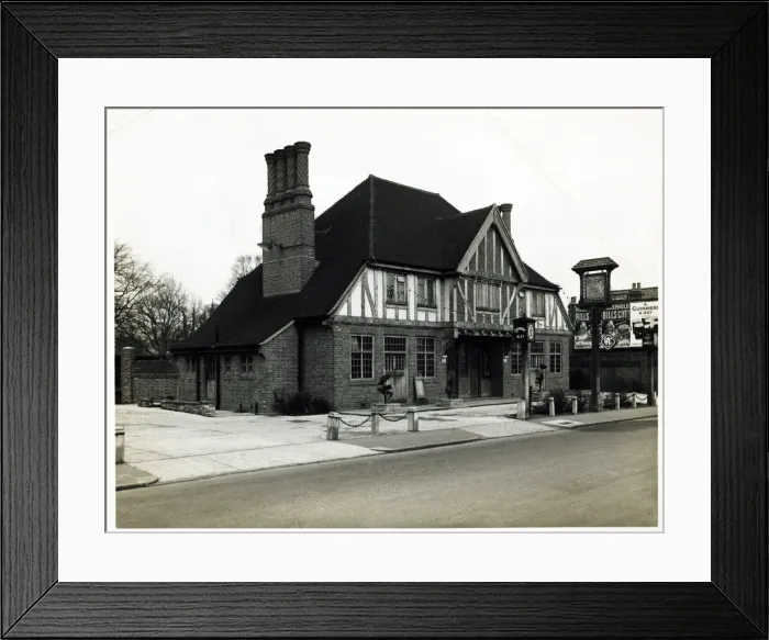 Framed Print : Photograph of Duke Of Cambridge PH, Putney, London Framed Print : Photograph of Duke Of Cambridge PH, Putney, London