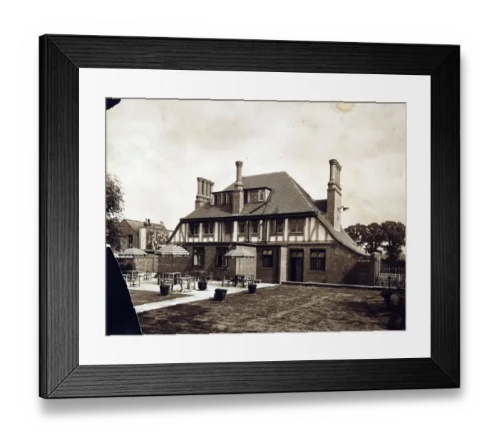 Framed Print : Photograph of Duke Of Cambridge PH, Putney, London Framed Print : Photograph of Duke Of Cambridge PH, Putney, London
