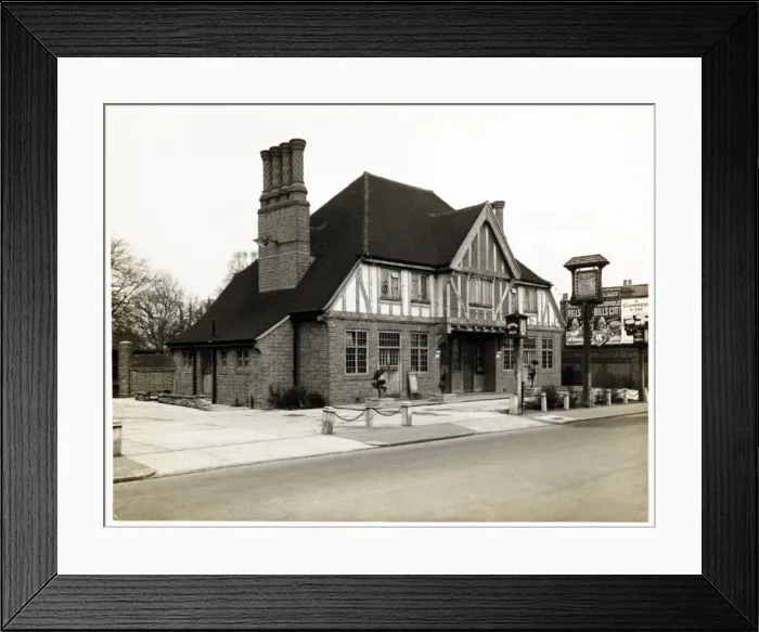 Framed Print : Photograph of Duke Of Cambridge PH, Putney, London Framed Print : Photograph of Duke Of Cambridge PH, Putney, London