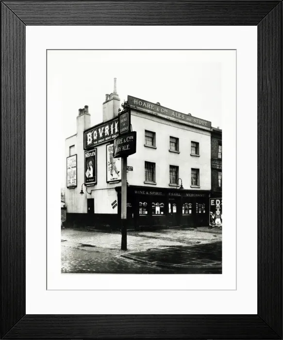Framed Print : Duke Of Clarence PH, Notting Hill (Old), London Framed Print : Duke Of Clarence PH, Notting Hill (Old), London