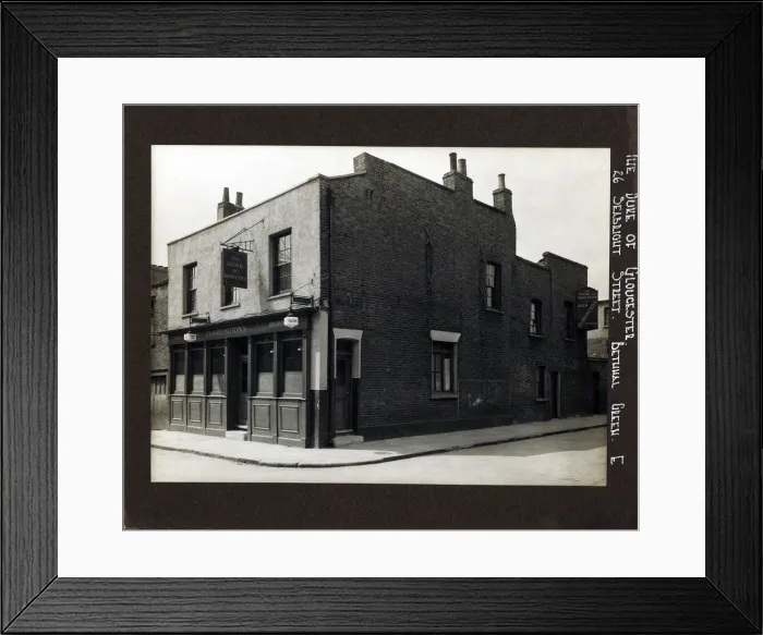 Framed Print : Photograph of Duke Of Gloucester PH, Bethnal Green, London Framed Print : Photograph of Duke Of Gloucester PH, Bethnal Green, London