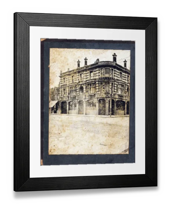 Framed Print : Photograph of Dukes Head Hotel, East Ham, London Framed Print : Photograph of Dukes Head Hotel, East Ham, London