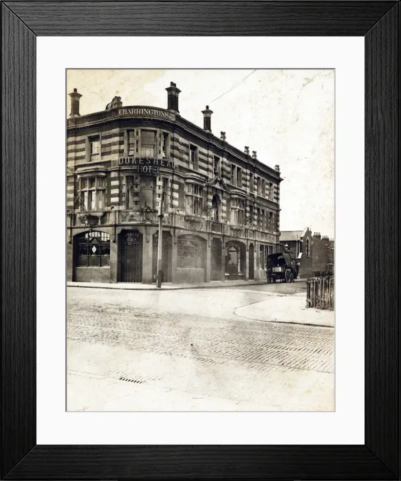 Framed Print : Photograph of Dukes Head Hotel, East Ham, London Framed Print : Photograph of Dukes Head Hotel, East Ham, London