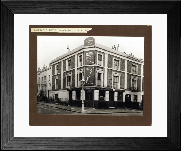 Framed Print : Photograph of Elephant & Castle PH, Kensington, London Framed Print : Photograph of Elephant & Castle PH, Kensington, London