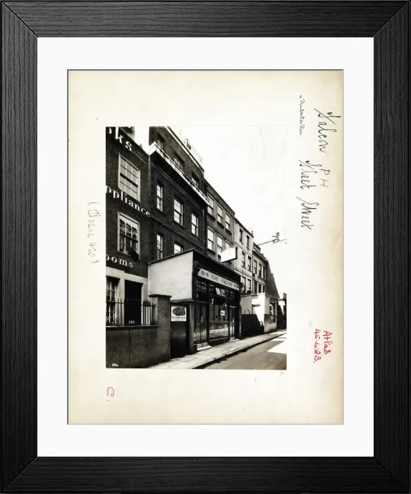 Framed Print : Photograph of Falcon PH, Fleet Street, London Framed Print : Photograph of Falcon PH, Fleet Street, London