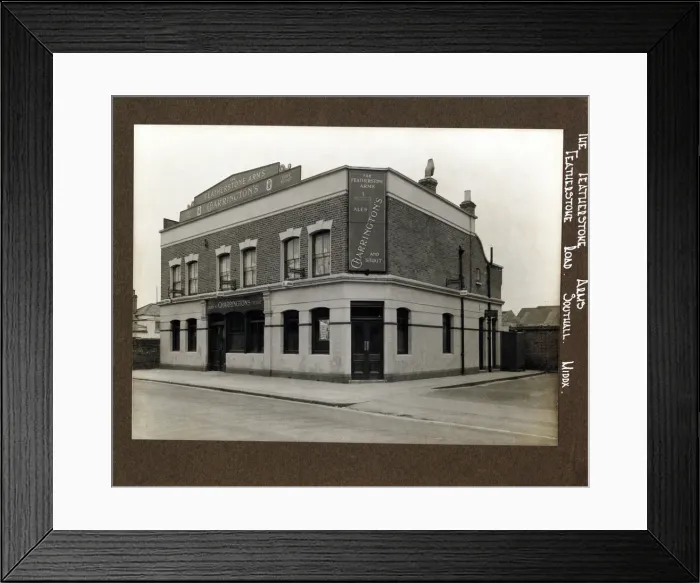 Framed Print : Photograph of Featherstone Arms, Southall, Greater London Framed Print : Photograph of Featherstone Arms, Southall, Greater London