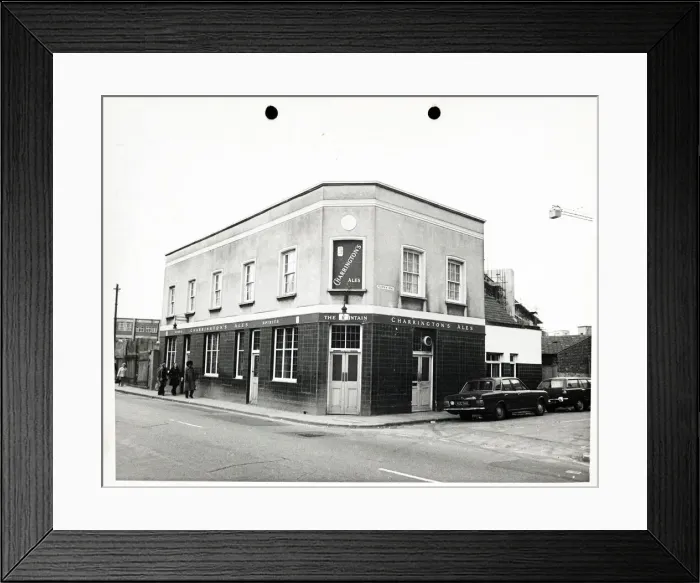 Framed Print : Photograph of Fountain PH, Mitcham, Greater London Framed Print : Photograph of Fountain PH, Mitcham, Greater London