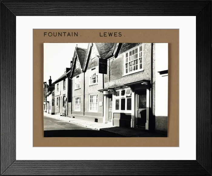 Framed Print : Photograph of Fountain PH, Lewes, Sussex Framed Print : Photograph of Fountain PH, Lewes, Sussex