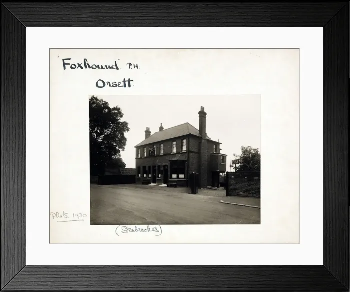 Framed Print : Photograph of Foxhound PH, Orsett, Essex Framed Print : Photograph of Foxhound PH, Orsett, Essex