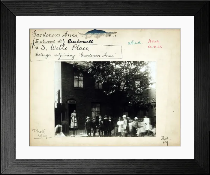 Framed Print : Photograph of Gardeners Arms, Camberwell, London Framed Print : Photograph of Gardeners Arms, Camberwell, London