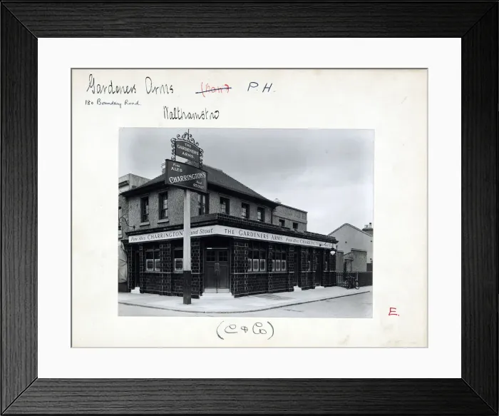 Framed Print : Photograph of Gardeners Arms, Walthamstow, London Framed Print : Photograph of Gardeners Arms, Walthamstow, London
