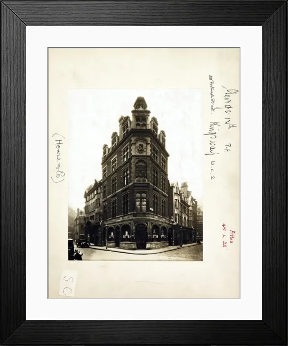 Framed Print : Photograph of George The Fourth PH, Holborn, London Framed Print : Photograph of George The Fourth PH, Holborn, London