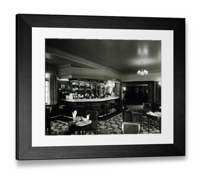 Framed Print : Photograph of Golden Eagle PH, Finchley, London Framed Print : Photograph of Golden Eagle PH, Finchley, London