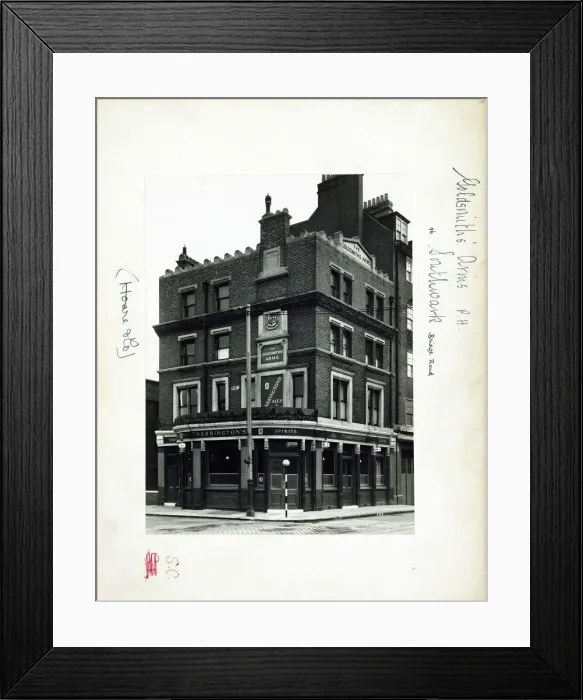 Framed Print : Photograph of Goldsmiths Arms, Southwark, London Framed Print : Photograph of Goldsmiths Arms, Southwark, London