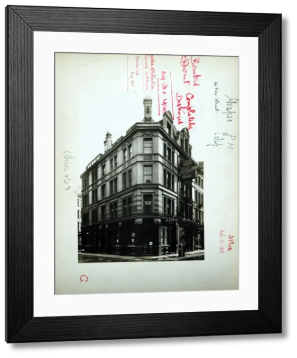 Framed Print : Photograph of Grapes PH, Barbican, London Framed Print : Photograph of Grapes PH, Barbican, London