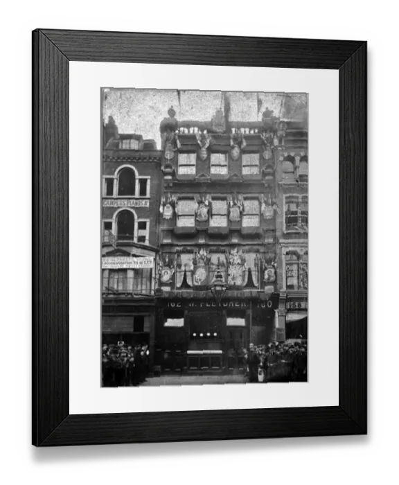 Framed Print : Photograph of Grapes PH, Southwark (New), London Framed Print : Photograph of Grapes PH, Southwark (New), London
