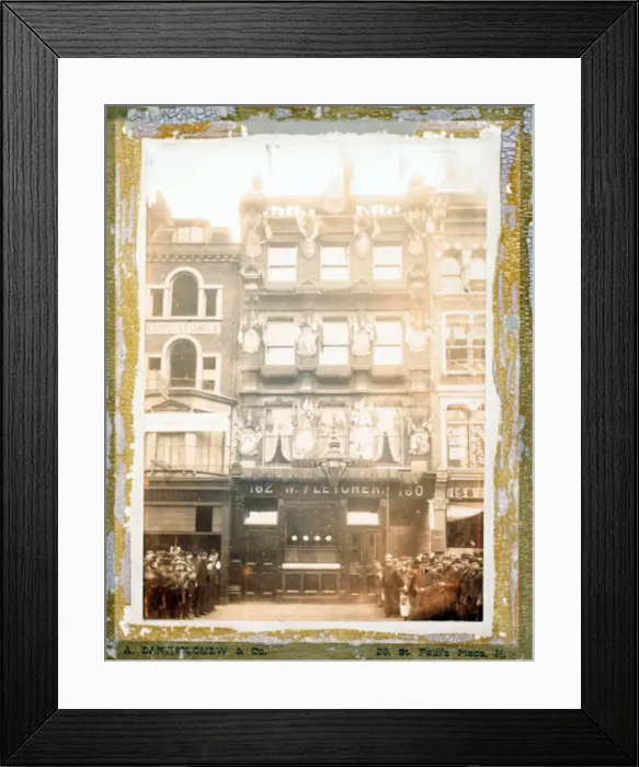 Framed Print : Photograph of Grapes PH, Southwark (New), London Framed Print : Photograph of Grapes PH, Southwark (New), London